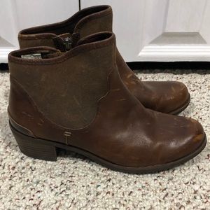 Ugg women’s size 6.5 brown booties.